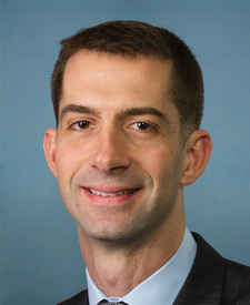Official portrait of Tom Cotton