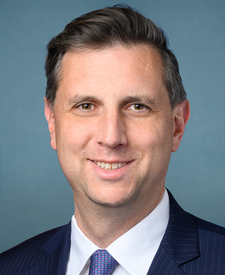 Official portrait of Seth Magaziner